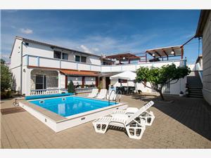 Apartments Denis Tribunj, Size 33.00 m2, Accommodation with pool, Airline distance to town centre 500 m