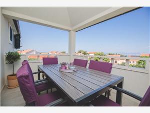 Apartment Middle Dalmatian islands,Book  Salsa From 135 €