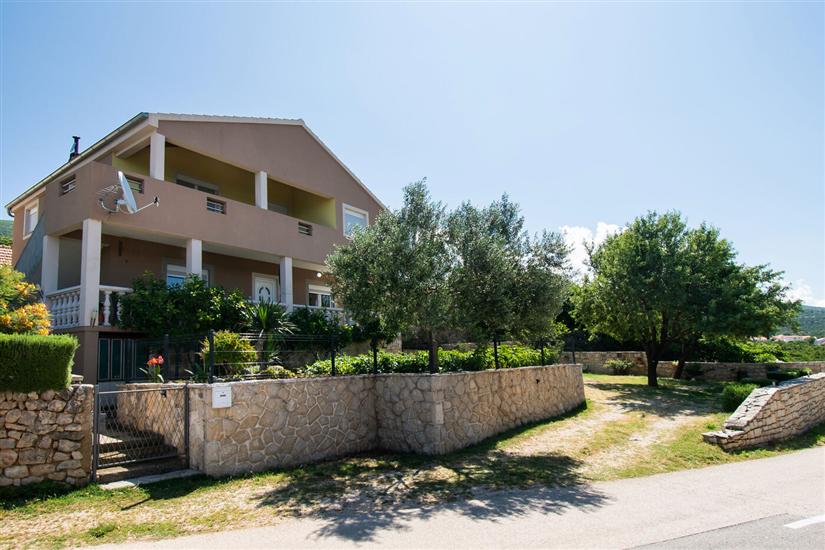 House Sea and river