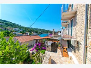 Apartment Middle Dalmatian islands,Book  Penny From 85 €