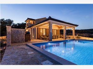 Villa Maslina Split en Trogir Riviera, Kwadratuur 150,00 m2, Accommodatie met zwembad, Lucht afstand naar het centrum 500 m