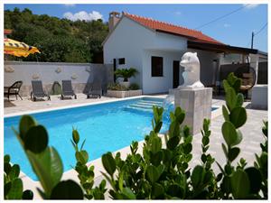 Apartment Luketini dvori Marina, Size 80.00 m2, Accommodation with pool, Airline distance to town centre 10 m
