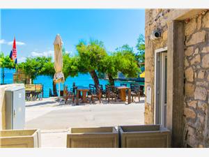 Location en bord de mer Les iles de la Dalmatie centrale,Réservez  Centar De 71 €