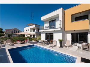 Ferienwohnungen Villa Adriana I Dalmatien, Größe 80,00 m2, Privatunterkunft mit Pool, Luftlinie bis zum Meer 200 m