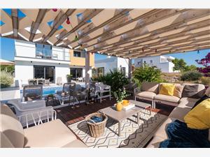 Alloggi con piscina Riviera di Spalato e Trogir (Traù),Prenoti  II Da 157 €