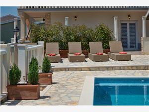 Accommodatie met zwembad Split en Trogir Riviera,Reserveren  Natalie Vanaf 100 €