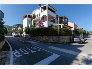 Apartment Middle Dalmatian islands,Book  Flora From 271 €