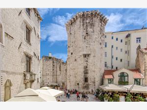 Appartement Split en Trogir Riviera,Reserveren  Duje Vanaf 69 €