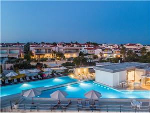 Apartmani Sunnyside Petrčane ( Zadar ), Kvadratura 45,00 m2, Smještaj s bazenom, Zračna udaljenost od mora 170 m