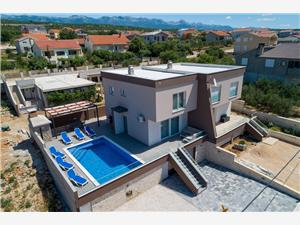 Apartmaj Azeret sa bazenom Maslenica (Zadar), Kvadratura 70,00 m2, Namestitev z bazenom, Oddaljenost od morja 250 m
