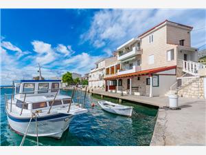 Accommodatie aan zee Split en Trogir Riviera,Reserveren  Bety Vanaf 57 €