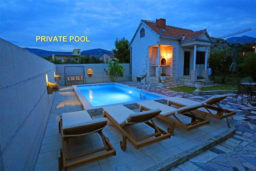 Appartamento Ana with private pool