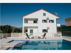 Accommodatie met zwembad Split en Trogir Riviera,Reserveren  Camilla Vanaf 571 €