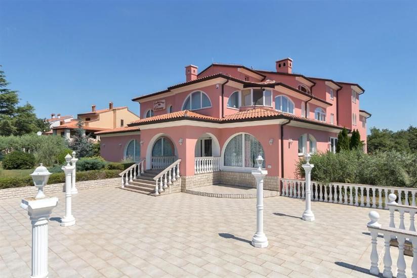 Apartments and Rooms Villa Chiara