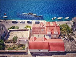 Apartment Middle Dalmatian islands,Book  dvor From 128 €