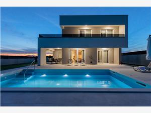Villa Mara Vrsi (Zadar), Kwadratuur 130,00 m2, Accommodatie met zwembad, Lucht afstand naar het centrum 200 m