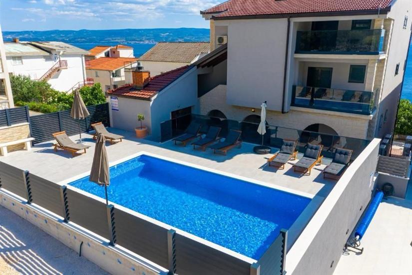 Apartmaji Villa Milas with pool