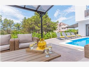Namestitev z bazenom Split in Riviera Trogir,Rezerviraj  house Od 265 €