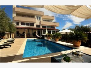 Accommodatie met zwembad Split en Trogir Riviera,Reserveren  Hermes Vanaf 100 €