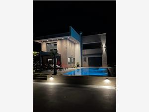 Lägenheter Villa Royal , Storlek 80,00 m2, Privat boende med pool, Luftavstånd till havet 100 m