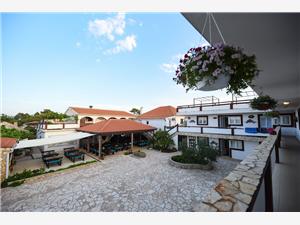Maison Rooms Konoba Spavalica Les îles de Dalmatie du Nord, Superficie 30,00 m2, Distance (vol d'oiseau) jusqu'au centre ville 300 m