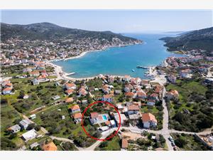 Alloggi con piscina Riviera di Spalato e Trogir (Traù),Prenoti  Stone Da 520 €
