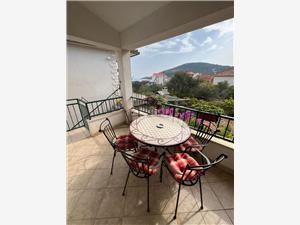Apartment Split and Trogir riviera,Book  Luna From 71 €