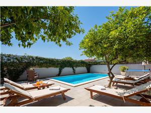 Accommodation with pool Split and Trogir riviera,Book  Marko From 414 €