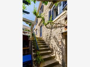 Stone house Middle Dalmatian islands,Book  Center From 111 €