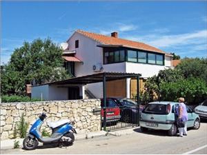 Apartment Vrilo Supetar - island Brac, Size 60.00 m2, Airline distance to the sea 30 m, Airline distance to town centre 300 m