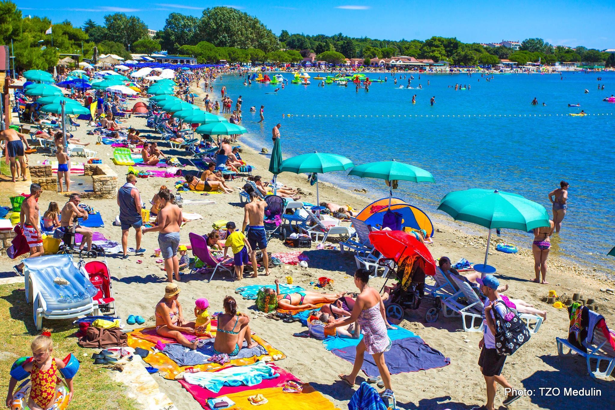 Strand Bijeca Medulin - Touristen Info - Strand Bijeca Kroatien