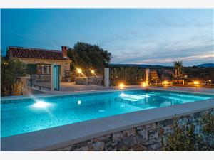 Accommodation with pool Middle Dalmatian islands,Book  Lori From 32 €
