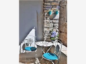 Stone house Middle Dalmatian islands,Book  casa From 21 €