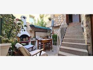 Stone house Middle Dalmatian islands,Book  house From 17 €